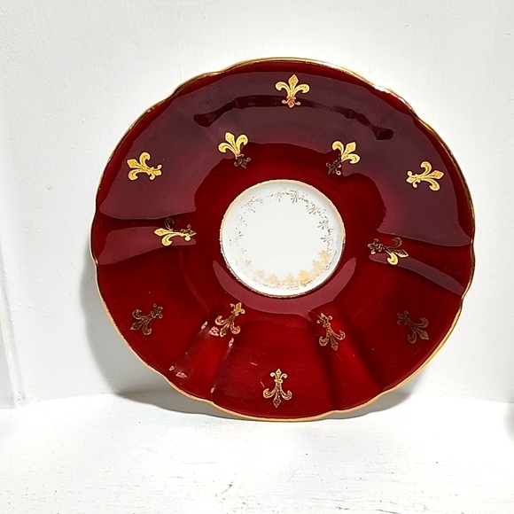 Vintage Blood Red Tea Cup and Saucer and Gold Fleur de Lis, Made by Windsor - Picture 2 of 7